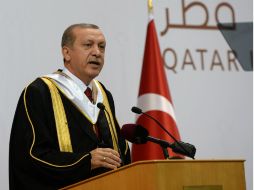 Durante una visita a una universidad de Qatar, Erdogan negó que Turquía compre petróleo al Estado Islámico. AFP /