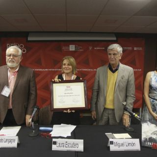 Laura Escudero recibe premio Iberoamericano de Poesía para Niños