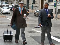 Porter (d) es el primero de los seis policías acusados por la muerte del afroamericano en ser juzgado. Los juicios serán por separado. AP / K. Richardson