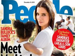Sandra Bullock presenta a Laila en un artículo de portada publicado este miércoles. TWITTER / @people