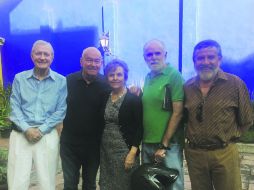 Con la festejada. Jesús Obregón, Jorge Valencia, Beva Garibi, Toño Suarez y Miguel Ángel Ramírez.  /
