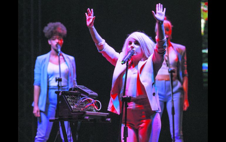 Electropop. La cantante inglesa Little Boots, anoche en el Foro de la Expo Guadalajara. EL INFORMADOR / F. Atilano