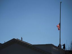 Las banderas ondean a media asta en los edificios gubernamentales hasta el lunes, en señal de duelo. AFP / J. Watson
