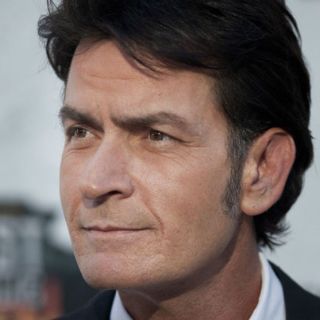 Charlie Sheen escribiría una autobiografía