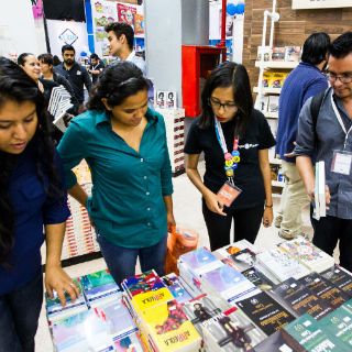 No todos los asistentes a la FIL 2015 salen con libros