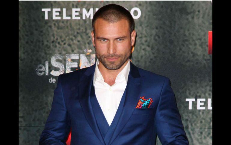 El actor estuvo internado un par de días por una crisis nerviosa a causa de exceso de trabajo. TWITTER / @RafaAmayaNunez