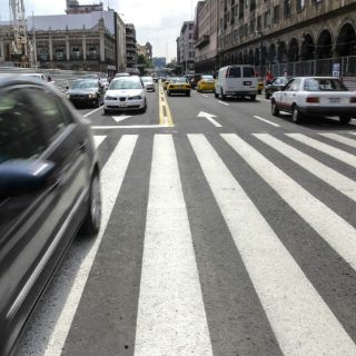 Automovilistas se atoran en tramo de avenida Alcalde