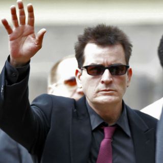 Ex actriz porno demanda a Charlie Sheen