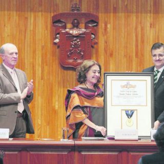 Dedico este doctorado a los 43 de Ayotzinapa: Helena Villagra