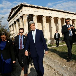 Kerry no exige destitución de Assad, sólo pide diálogo