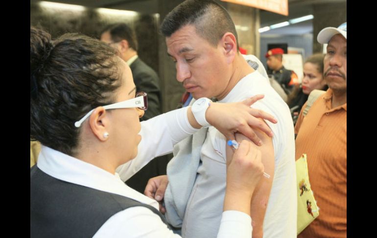 Recomiendan  no exponerse a cambios bruscos de temperatura, protegerse del frío e ingerir alimentos altos en vitaminas. NTX / ARCHIVO