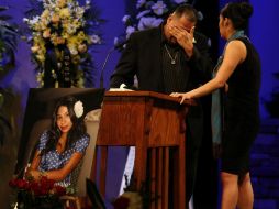 Familiares y amigos de Nohemí estuvieron en el funeral este viernes. AFP / G. Molina