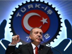 Erdogan es acusado por Rusia de ''llenarse los bolsillos'' con el tráfico de petróleo robado por el EI a Siria e Iraq. AP / ARCHIVO