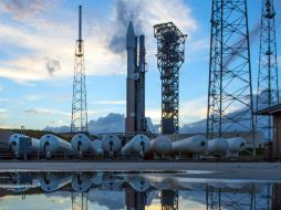 La cápsula Cygnus de Orbital lleva un cargamento de 300 kilos con alimentos y ropa para los seis residentes de la EEI. EFE / UNITED LAUNCH