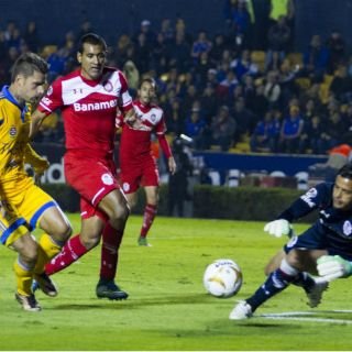 Cerrada Semifinal entre Diablos y Tigres