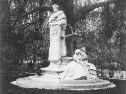 La glorieta Bécquer es un conjunto escultórico inaugurado en 1911 en el Parque María Luisa de Sevilla, lugar donde le rinden tributo. EL INFORMADOR / ARCHIVO