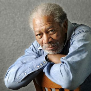 Susto para el actor Morgan Freeman a bordo de su avión