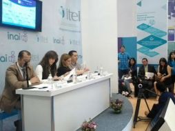 El Instituto tuvo su sesión en el pabellón montado en la FIL 2015. TWITTER / @CynthiaCanteroP