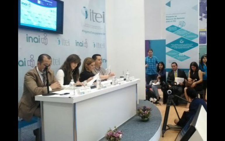 El Instituto tuvo su sesión en el pabellón montado en la FIL 2015. TWITTER / @CynthiaCanteroP