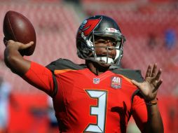 Winston completó 18 de 27 pases para 227 yardas, un touchdown y un interceptado. AFP / C. McBride