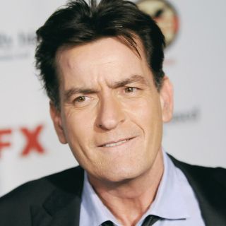 Charlie Sheen peleará contra ex actriz porno en juicio