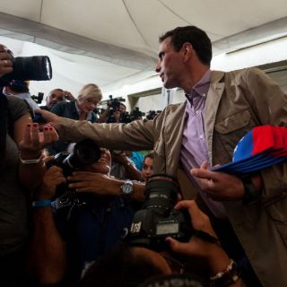 Capriles solicita a Maduro liberar presos políticos