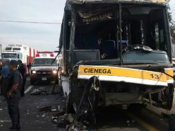 El choque ocurrió la tarde de este lunes en el kilómetro 33+600 de la carretera Santa Rosa-La Barca. ESPECIAL / Gobierno de Jalisco