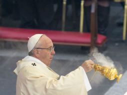 Francisco durante la ceremonia de apertura del portón de la Basílica de San Pedro. AP / A. Tarantino