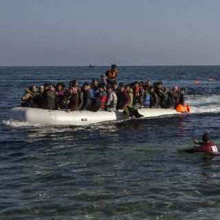 Se vuelca embarcación en costas del Sahara