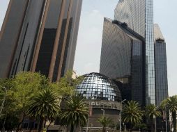 La plaza bursátil mexicana opera con un volumen aproximado de nueve mil 148 millones de títulos. AFP / ARCHIVO