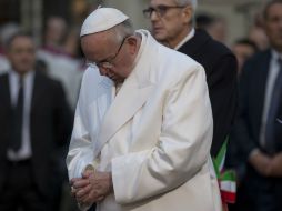 El Papa Francisco acude a la columna de Virgen ubicada en la Plaza España de la capital italiana a orar. AP / A. Tarantino