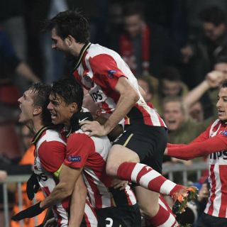 Moreno y Guardado, a octavos de la Champions con el PSV