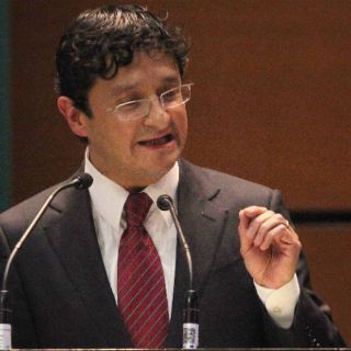 Organización entrega a Virgilio Andrade estudio sobre corrupción