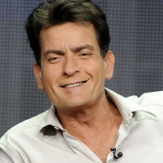 Charlie Sheen merece tener VIH: Burt Reynolds