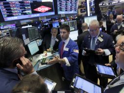 Wall Street opera con resultados mixtos al inicio de la jornada. AP / R. Drew