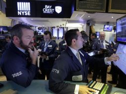 Fue una jornada en la que el precio del petróleo volvió a cerrar en un mínimo anual. AP / R. Drew