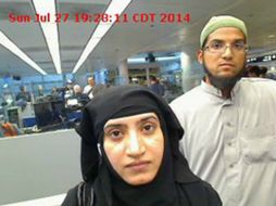Desconocen si la relación de Tashfeen Malik (i) y Syed Rizwan Farook (d) fue arreglada por un grupo terrorista. AP /