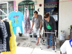 Gabino Silva deberá esperar más de nueve meses para volver a caminar; su esposa tiene una cirugía pendiente por los golpes recibidos. EL INFORMADOR / A. Hinojosa