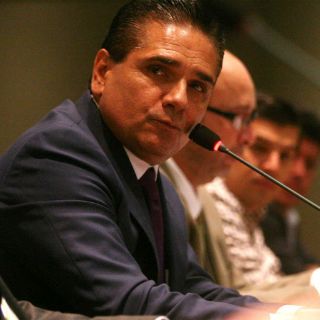 Gobierno de Michoacán entrega incentivos a autodefensas
