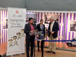 Se cortó el listón de inauguración de la muestra que incluye una selección fotográfica. TWITTER / @CDHDF
