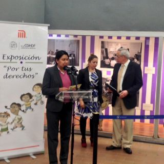 Abre 'Por tus derechos' en Metro Barranca del Muerto
