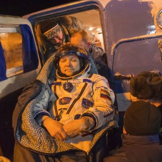 Tres astronautas de la EEI regresan a la Tierra