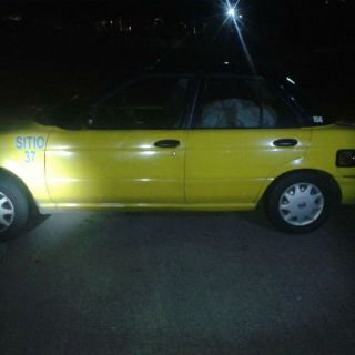 Dejan tres cadáveres dentro de taxi en Zapopan