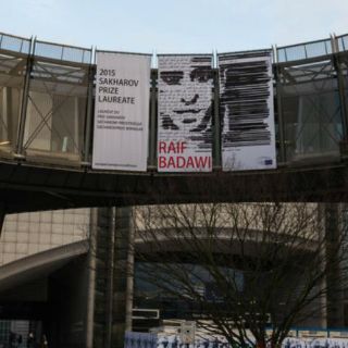 La UE pide a Arabia Saudita que libere al bloguero Raif Badawi