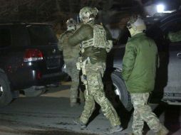 Terroristas hicieron detonar un coche bomba contra una casa de huéspedes cerca de embajada. AP / R. Gul