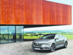 Peculiar. Con una pantalla vertical, el habitáculo comienza a marcar diferencia en el segmento. ESPECIAL / Renault