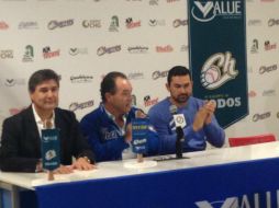 El mejor pelotero mexicano del momento agradeció a la afición tapatía con autógrafos y fotos para los asistentes. TWITTER / @info_RobertoA