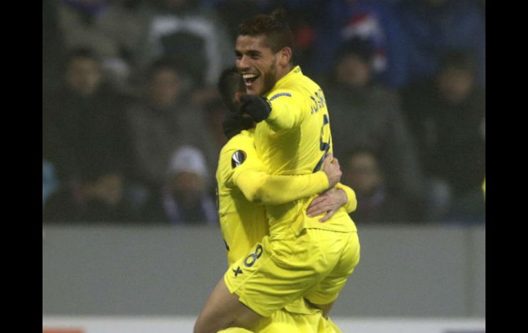 El mexicano se lució con un golazo en la fase de grupos de la Europa League en el empate ante Viktoria Plzen. AFP / ARCHIVO