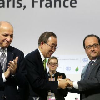Firman acuerdo global del clima en París