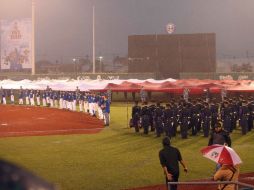 Pese a la lluvia, la directiva de Charros realizó el homenaje a la Fuerza Aérea Mexicana en su centenario. EL INFORMADOR / M. Vargas